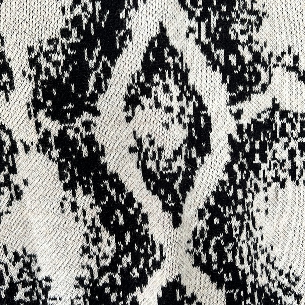 Long Cardigan, Size Medium - Picture 5 of 6